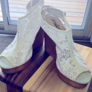 Ladies Lucky Brand lace  wedge sandals